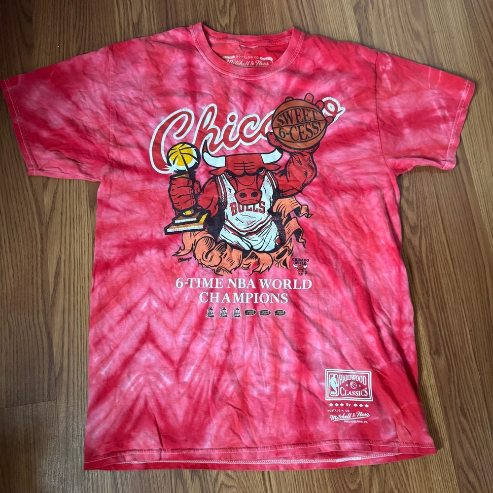Mitchell & Ness Red Chicago Bulls Tie-Dye 6 Time NBA World Champions Tee‎ Size M